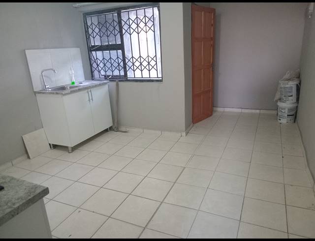 1 BEDROOM FREEHOLD TO LET IN COSMO CITY